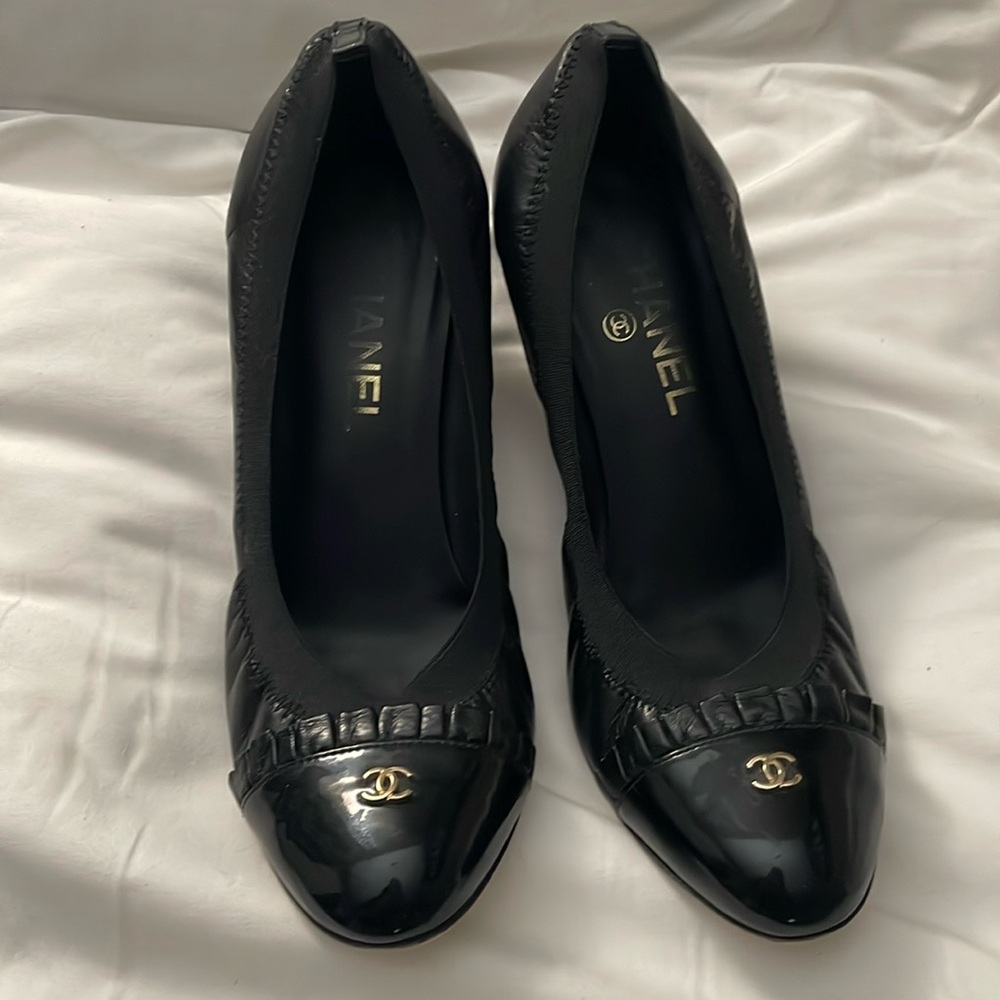 Chanel Womans Escarpins Black Pumps